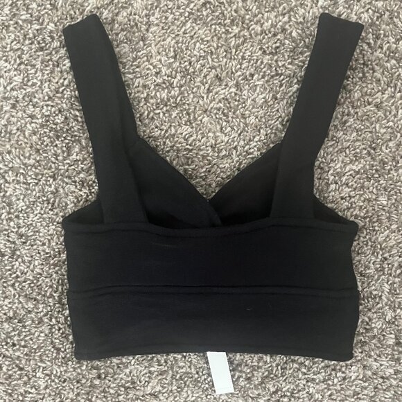 cutout knot front crop tank top - Picture 3 of 4